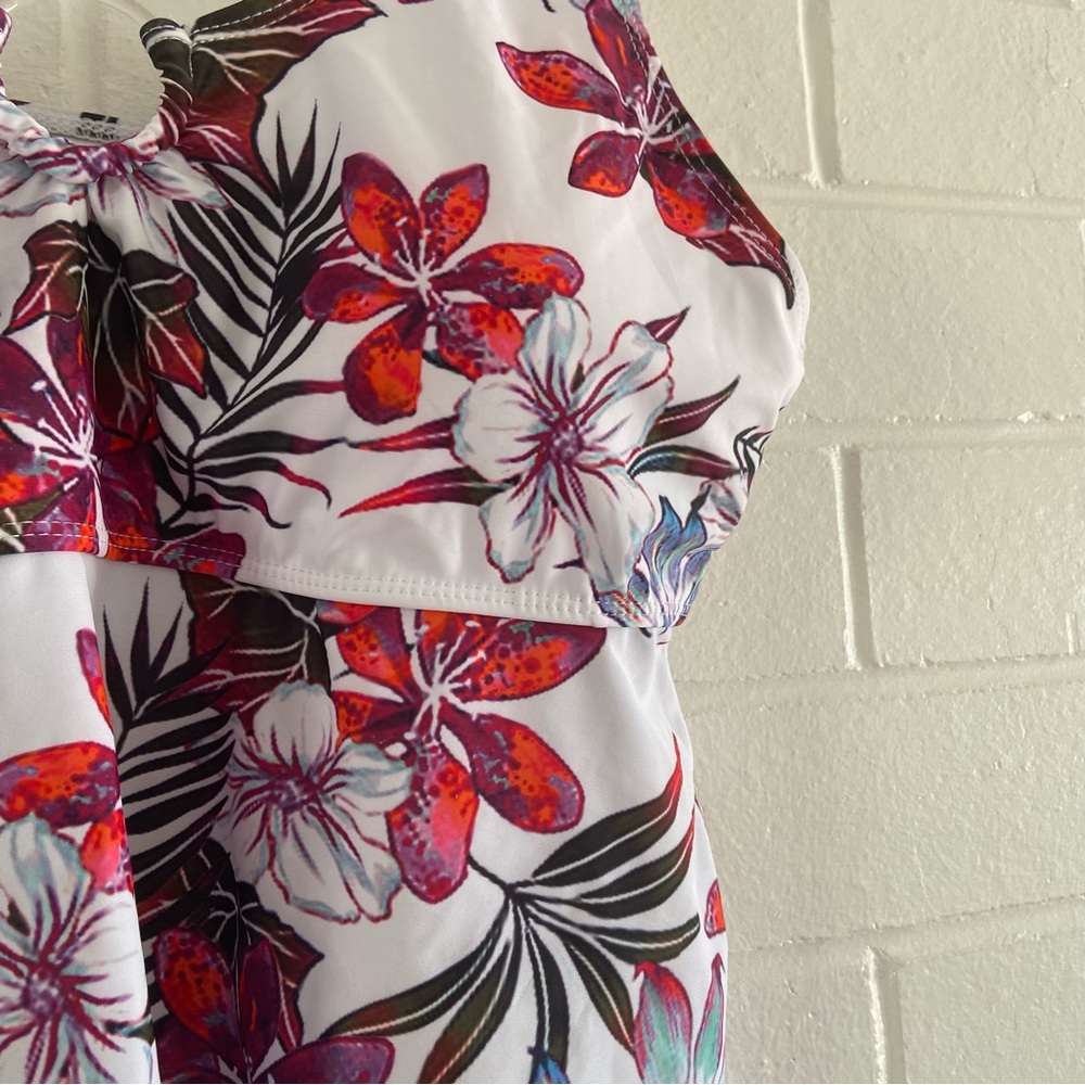Floral and palm ranking beach top with O ring bust detail Size 2XL - Picture 5 of 11